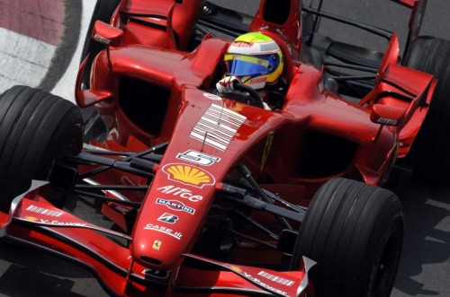 F. Massa pasikliaus lenktynių strategija