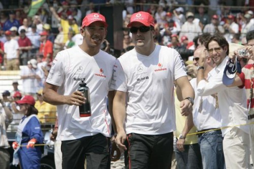 F. Alonso: incidentą iššaukė L. Hamiltonas