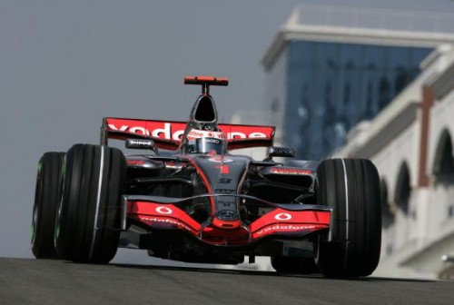 „McLaren“ pilotai nepatenkinti sąlygomis trasoje