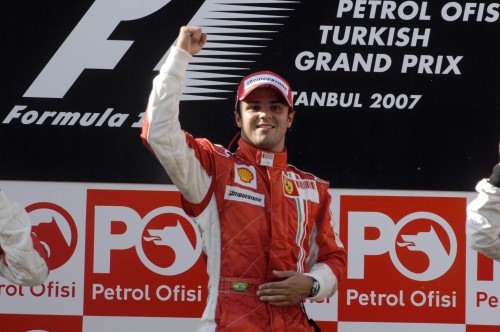 „Ferrari“ pratęsė sutartį su F. Massa