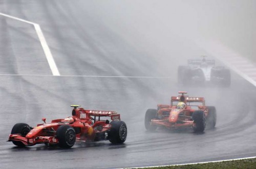 „Ferrari“ dėl nesėkmės kaltę verčia FIA