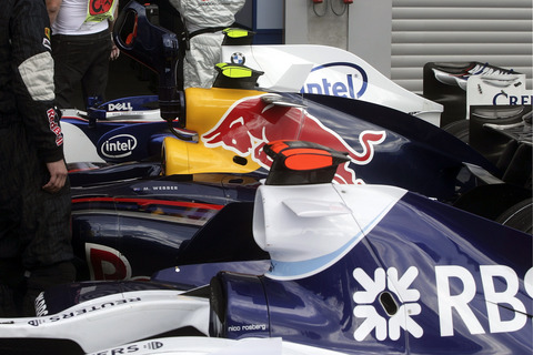 „Red Bull“ tikisi aplenkti „Williams“