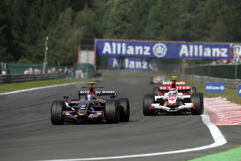 „Super Aguri“ ir „Toro Rosso“ bolidai vėluos