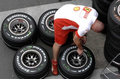 Du konkurentai padangoms tiekti: „Pirelli“ ir „Bridgestone“