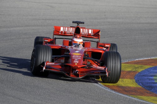„Ferrari" – „Formulės-1" rikiuotės priekyje
