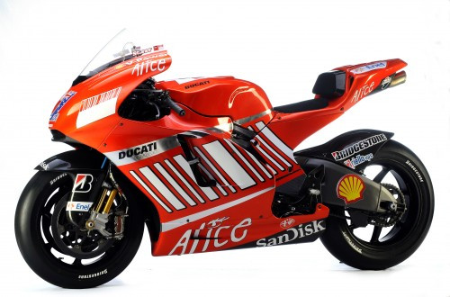 M. Schumacheris vėl išbandė „MotoGP“ motociklą