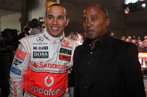 A. Hamiltonas nori K. Raikkoneno „McLaren“ gretose