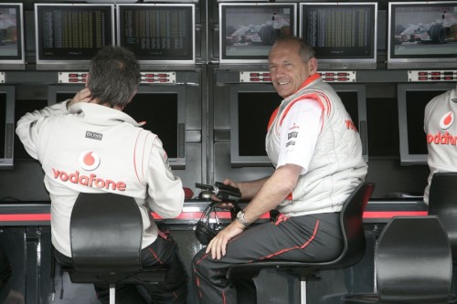 R. Dennisas: „Mercedes“ nepirks „McLaren“