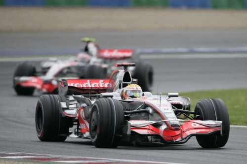 „McLaren“ kuria du skirtingus bolidus?