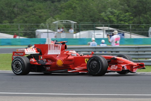 K. Raikkonenas: „McLaren“ atrodo greitesni už mus