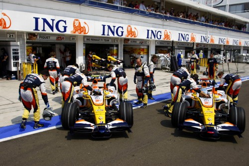 Vokietijos leidinys įtaria FIA ir „Renault“ sąmokslu