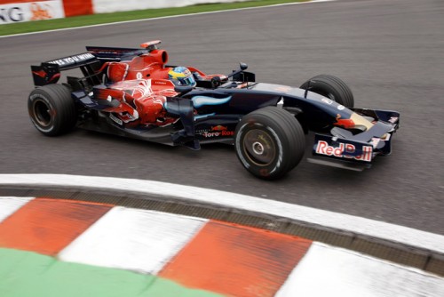 „Toro Rosso“ toliau naudos „Ferrari“ variklius