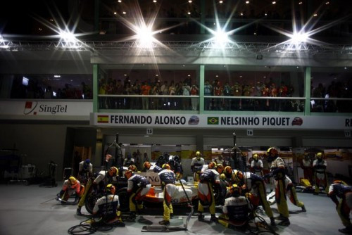 „Renault“ pilotai sutiko su honorarų sumažinimu
