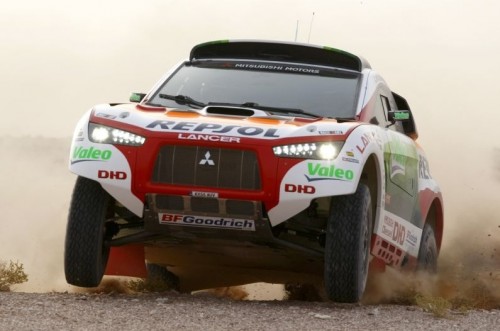 „Mitsubishi“ traukiasi iš dykumų lenktynių