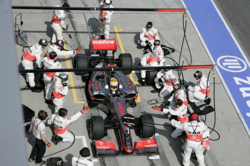 „McLaren“ mechanikai nepatenkinti L. Hamiltonu