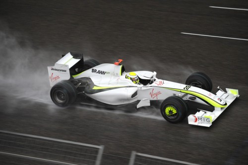 „Brawn“ po truputį renka rėmėjus