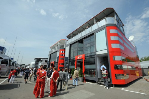 „Formulės-1“ komandoms nepavyko susitarti su FIA