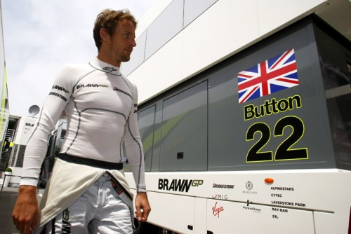 J. Buttonas dalyvaus Londono triatlone