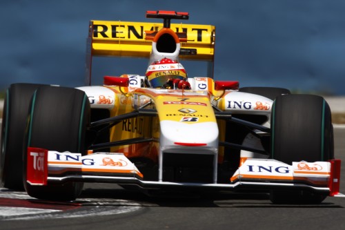 F. Alonso: „Renault“ bolidą reikia tobulinti