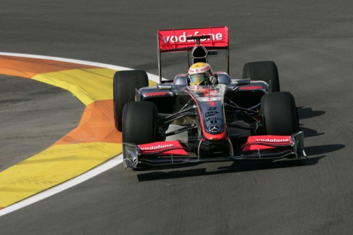 „McLaren“ išmėgino trumpesnį bolidą