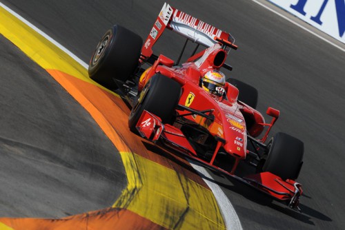 Kas „Ferrari“ bolide pakeis L. Badoerą?