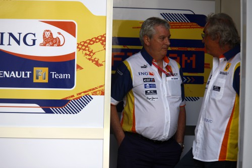 „Renault“ atsiribojo nuo buvusių komandos vadovų