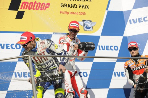 MotoGP: Australijoje – C. Stonerio pergalė ir J. Lorenzo avarija