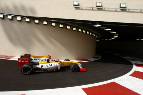 Bernie: „Renault“ domisi dar du pirkėjai