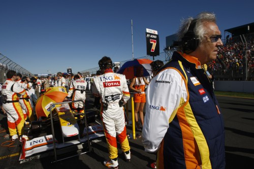 F. Briatore neskubės grįžti į F-1
