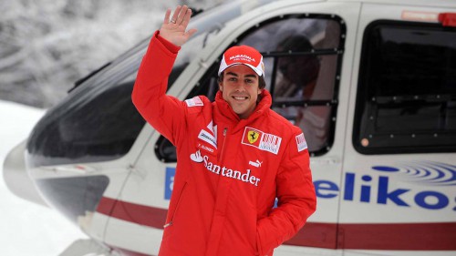 F. Alonso pasirodė „Ferrari“ spalvomis