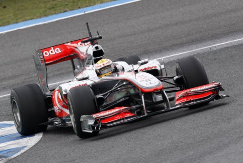 „McLaren“ tikri galinio sparno atitikimu taisyklėms