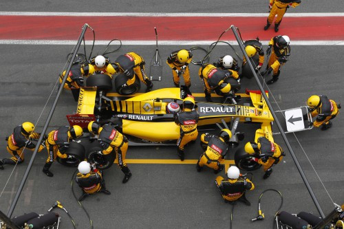 „Renault“ tikisi būti arti lyderių
