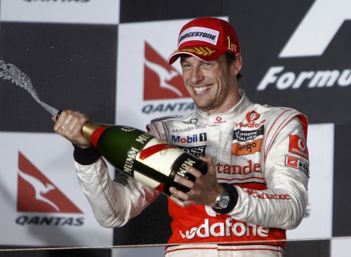 J. Buttonas teiravosi vietos „Red Bull“