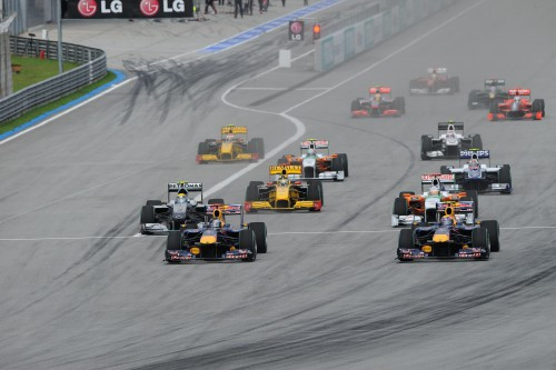 B. Ecclestone'as: ruoškitės 25 lenktynių sezonui