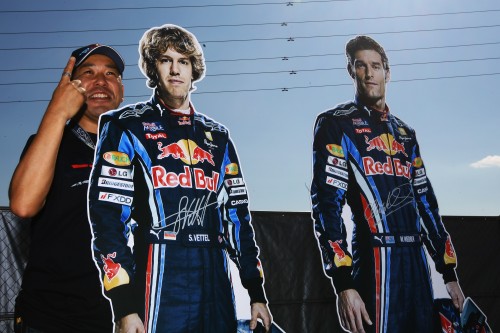 „Red Bull“: komanda buriama apie S. Vettelį