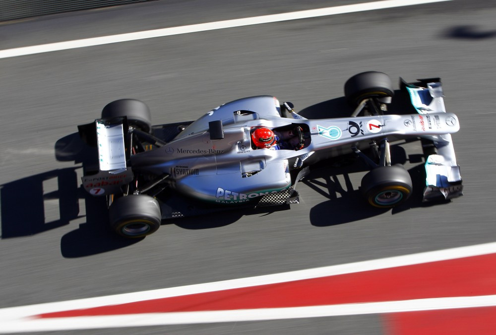 „Mercedes“ nuo lyderių atsilieka sekunde