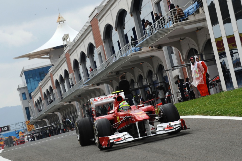 „Ferrari“ keičia F. Massos variklį