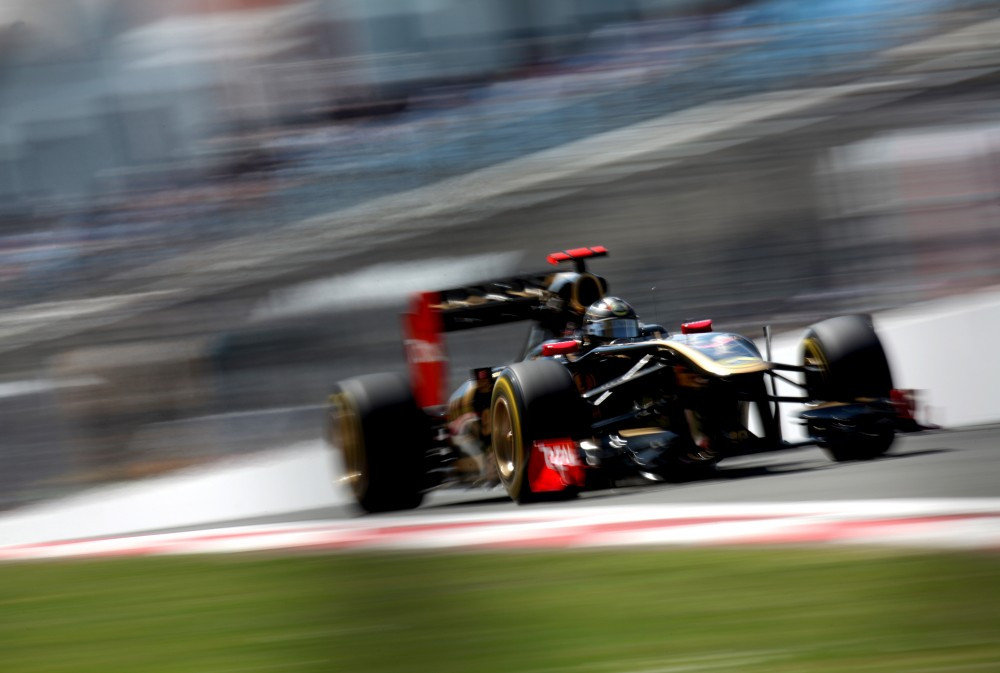 A. Newey nustebino „Renault“ bolidas
