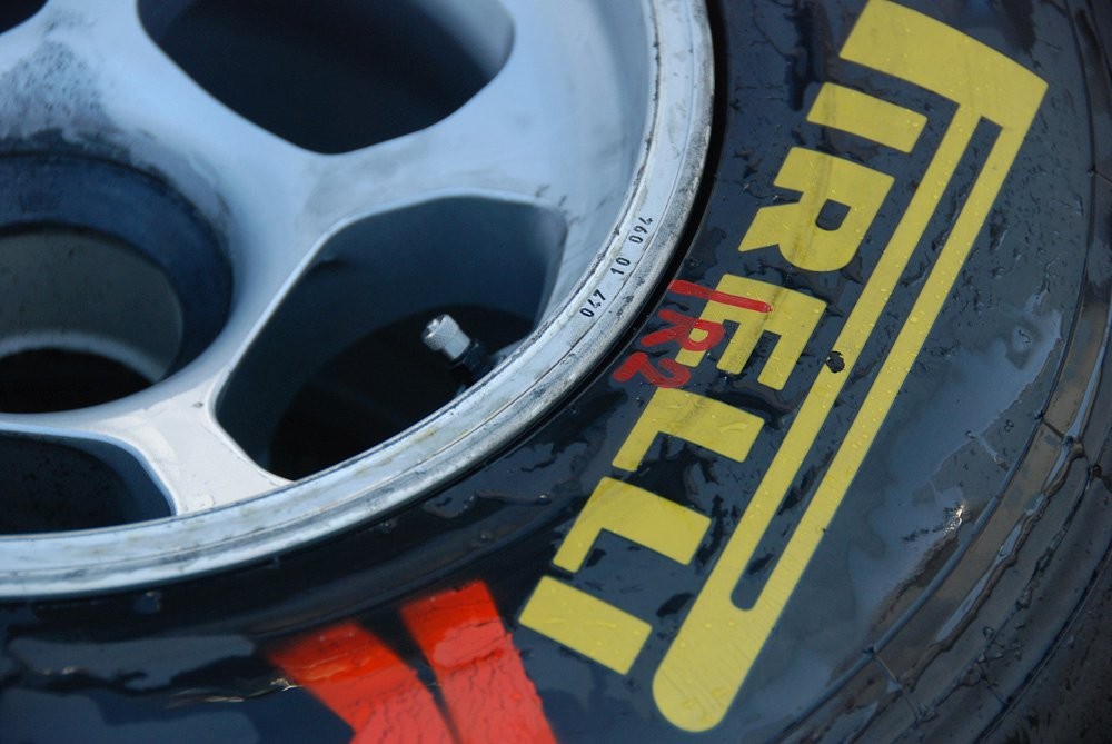 „Pirelli“ keis F-1 galinių padangų formą
