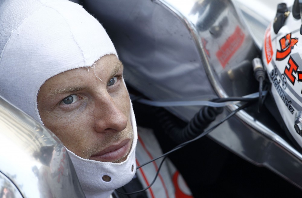 J. Buttonas: varžovai – „Mercedes“, ne „Red Bull“