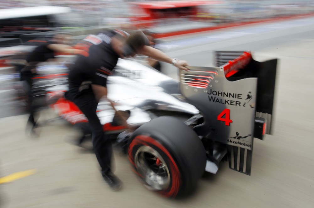 „McLaren“ nepritaria 2013 m. variklių standartui