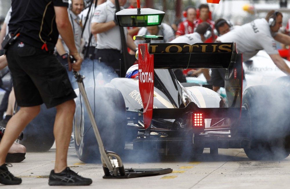 „Mercedes“ kreipėsi į FIA dėl „Renault“ variklių