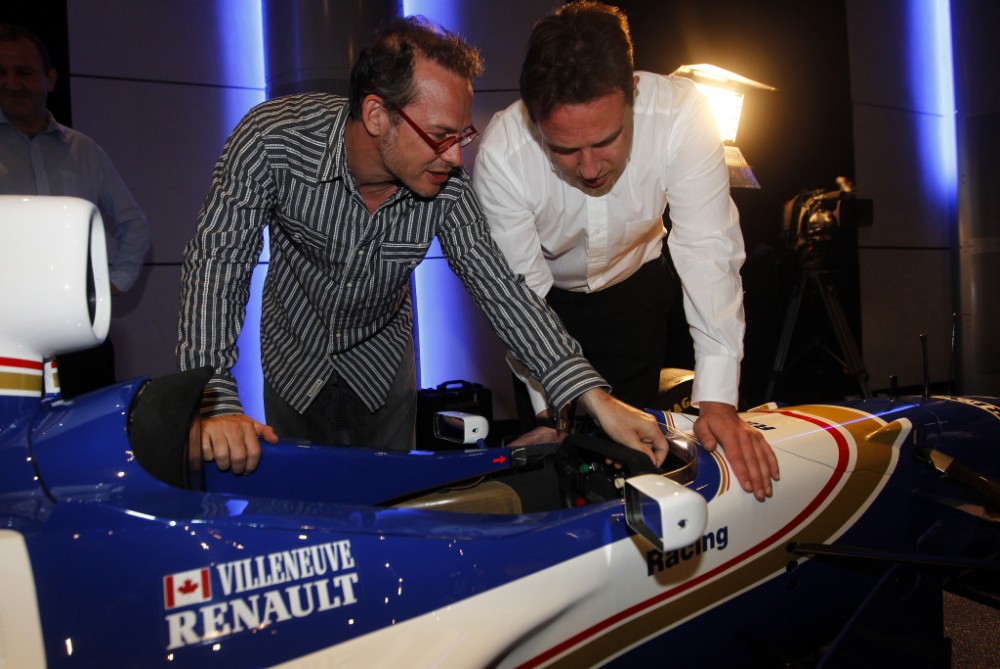 J. Villeneuve'as: nebežiūriu „Formulės-1“