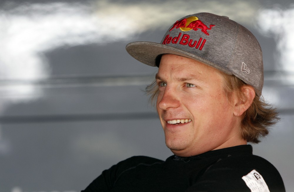 K. Raikkonenas patyrė avariją sniego motociklų lenktynėse