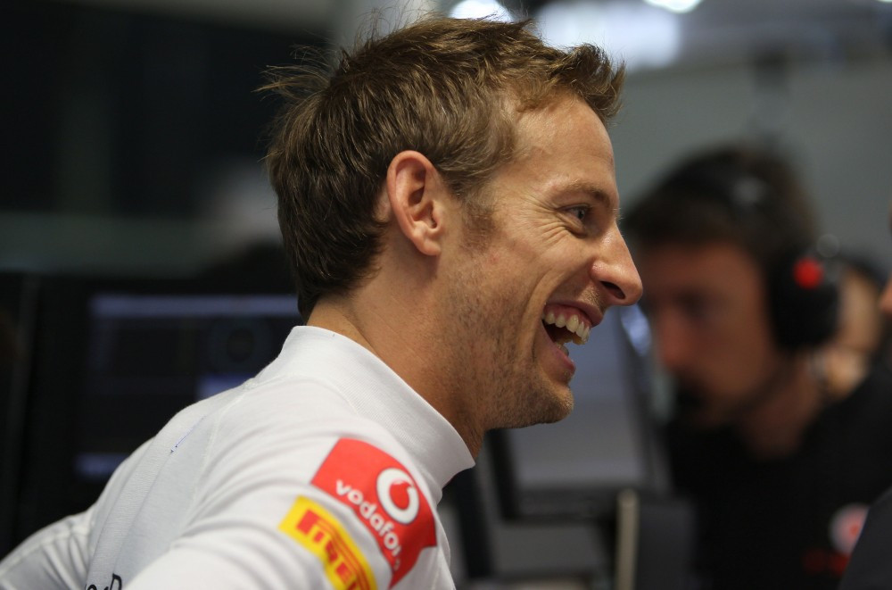 J. Buttonas: E. Irvine'as pasiilgo F-1