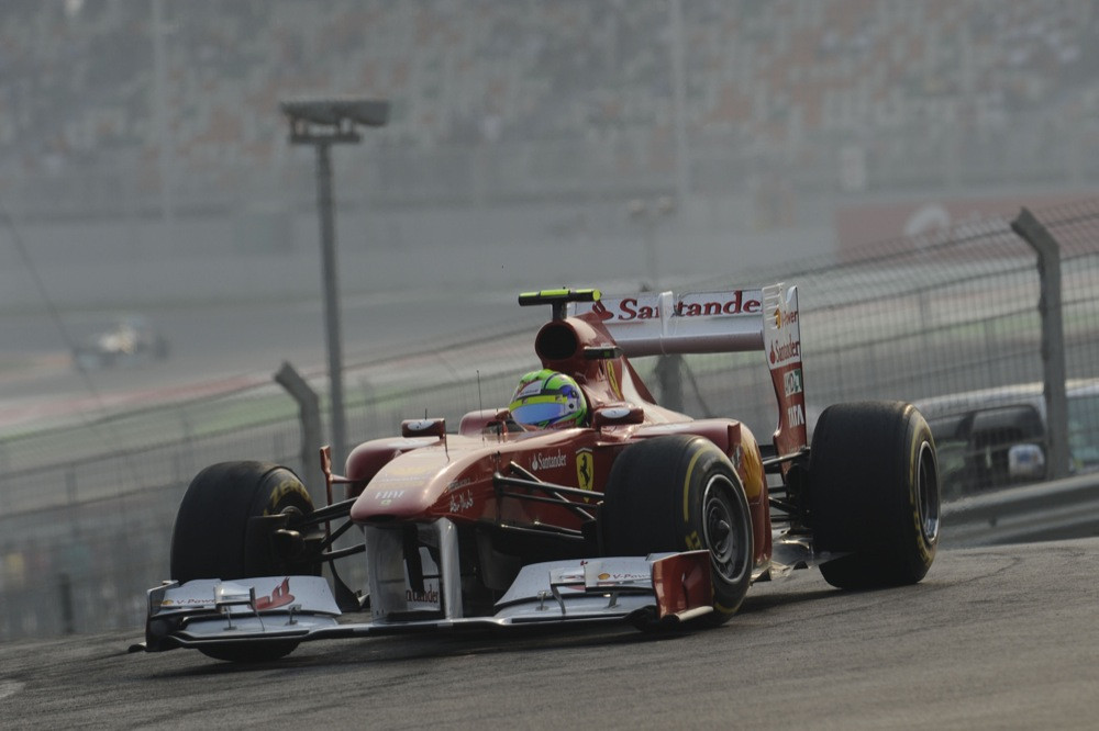 "Ferrari" tirs F. Massos priekinį sparną
