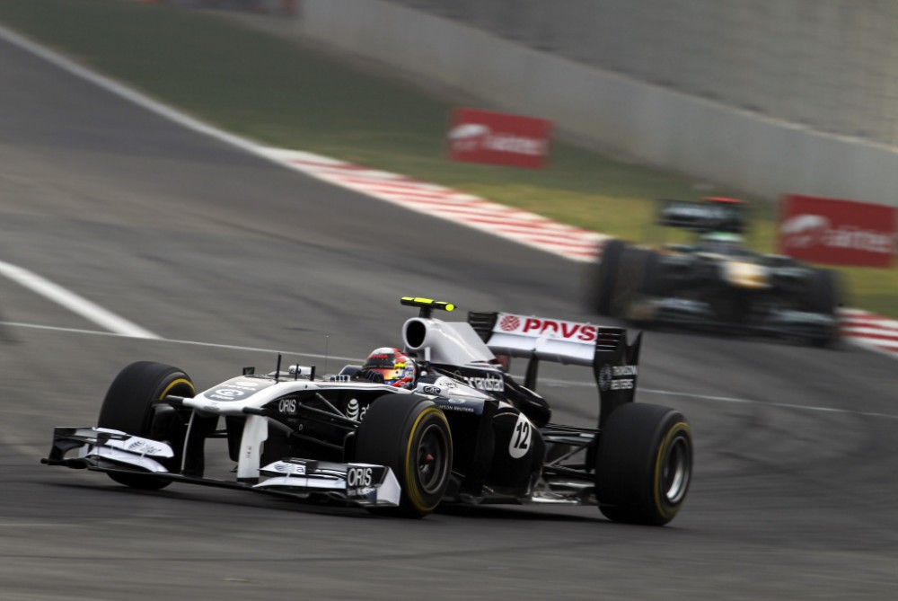 P. Maldonado lenktyniavo apgadintu bolidu