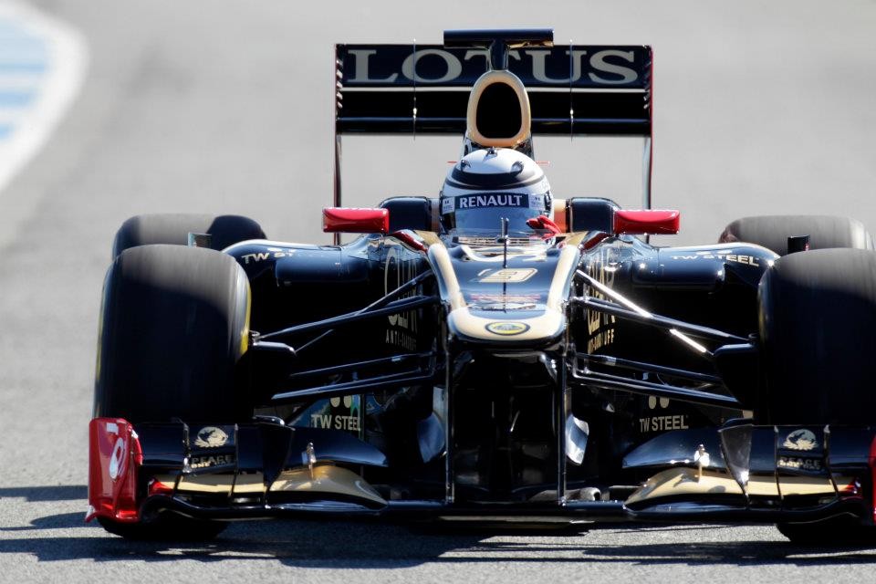 K. Raikkonenas įveikė pirmuosius ratus naujuoju „Lotus“