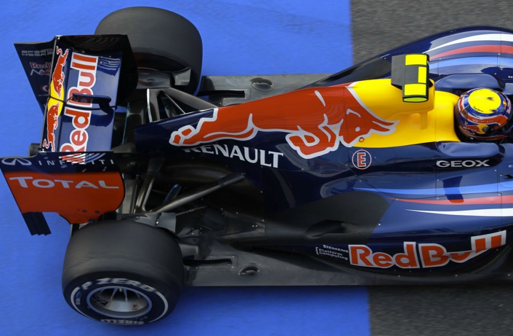 „Red Bull“ pradėjo bandyti ženkliai atnaujintą bolidą
