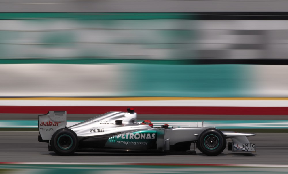 FIA vėl svarsto „Mercedes“ bolido legalumą